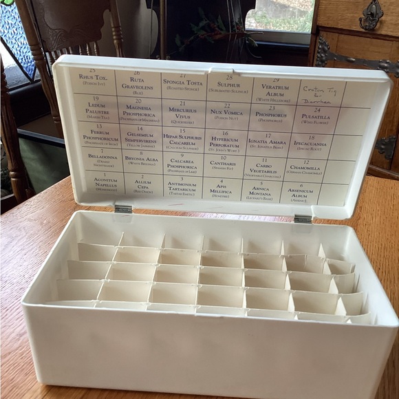 Hylands’s Homeopathic Storage Box 🩺💊 - Picture 7 of 15